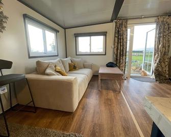 Birch tree lodge set in 3 acres - Otley - Living room
