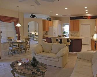 Highlands Reserve Villas - Davenport - Вітальня