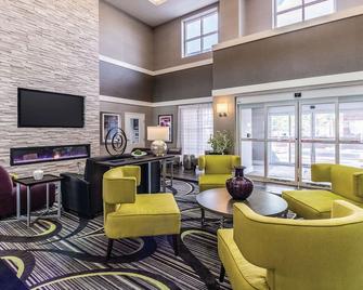 La Quinta Inn & Suites by Wyndham San Antonio Downtown - Сан-Антоніо - Лаунж