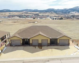 Incredible Panoramic View, Close to Spearfish, Very Open Floor Plan & Paved! - Spearfish - Building