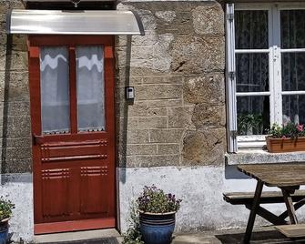 200yr old character farmhouse on edge of village - Mortain-Bocage - Patio
