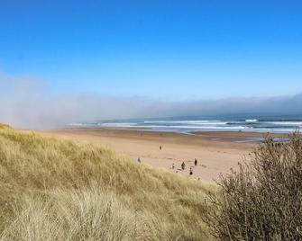 The Old Schoolhouse - Montrose - Strand