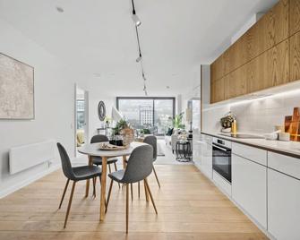 Monthly rental - close to brand new sunny, very safe apartment. - Wellington - Essbereich