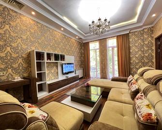 Hotel King David The Builder - Kutaissi - Wohnzimmer