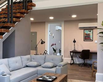 One Zero Five Stay 300 - Barre - Salon
