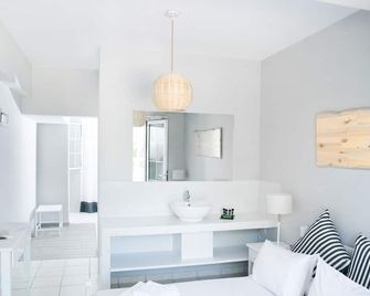 Akra Morea Hotel & Residences - Monemvasia - Bathroom