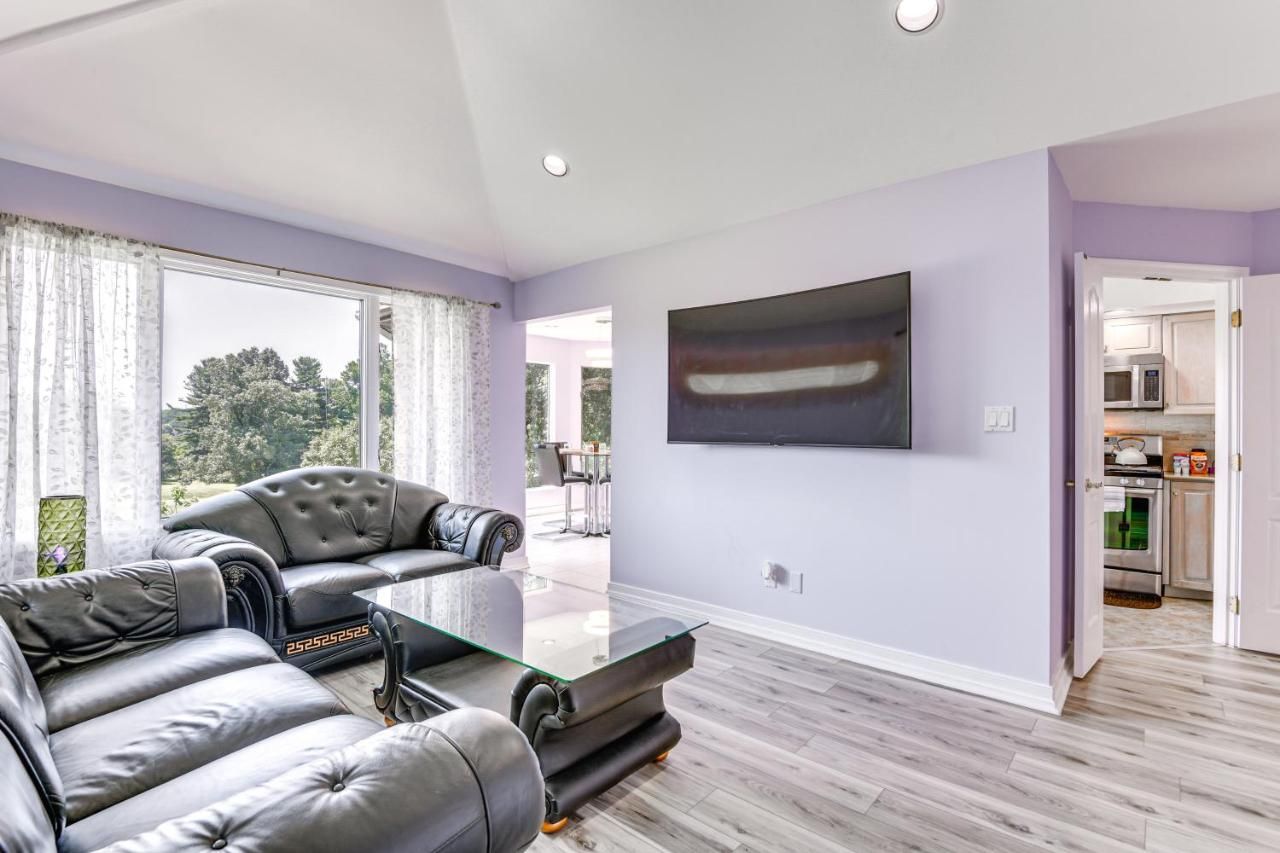 Living room view of Bright Guest House about 15 Mi to Downtown Baltimore!