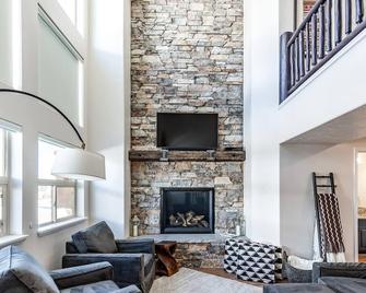 Sugar Pine a Ski In and Ski Out Property - Eden - Living room