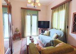 Best House Green Home, Elaiofyto Village, Agrinio, Aitoloakarnania - Agrínio - Living room