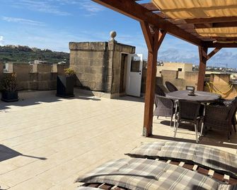 Cosy fully renovated farmhouse in Gozo - Xewkija - Balkon