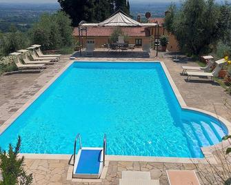 Podere Pilar - Montevettolini - Piscina