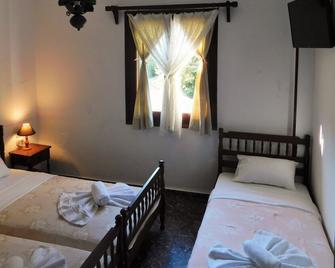 To Kalivi - Chorefto - Schlafzimmer