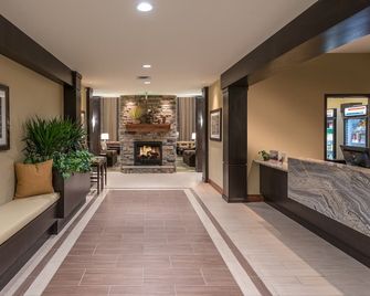 Free Breakfast, Free Wi-Fi, Indoor Pool and Hot Tub | Great Place to Stay! - Altoona - Lobby