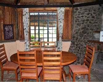 Ole Itiko Cottages - Naivasha - Dining room