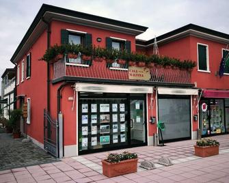 Casa Malvina - Mira - Budova