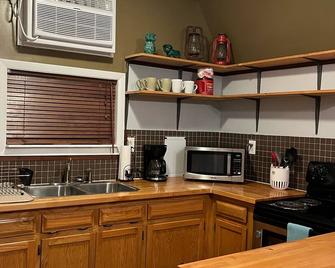 Private 2-bedroom cottage, on 13 wooded acres - Northport - Cozinha