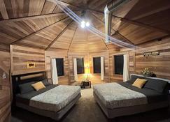 5000SqFt Barn House, 5 Bedroom,Hot Tub,Next to Ski/Golf,Beach room,Indoor Slide! - Merrimac - Habitació