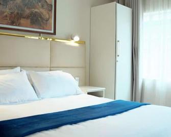 Neat standard room in guesthouse - 2088 - Bulawayo - Bedroom