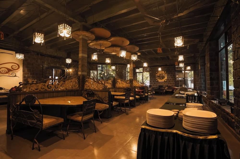 أدامو ذا فيليدج