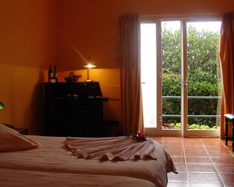 Inn & Art Madeira - Caniço - Bedroom