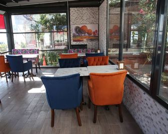 Asim Ve Nurhan Kocabiyik Oegretmenevi - Arnavutköy - Restaurante