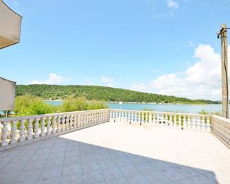 Apartments Vila Punta (10691-A1) - Jadrtovac - Jadrtovac - Balcón