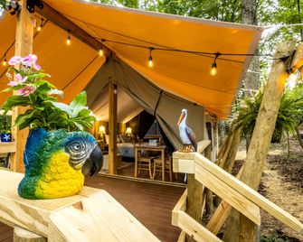 Tropical Sun Glamping Tent - Hico - Patio
