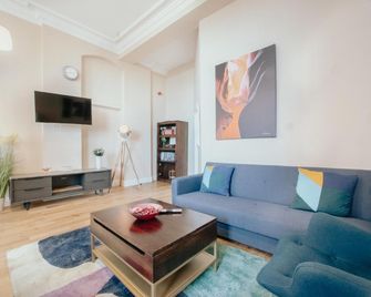 Bessemer House - Sheffield - Living room