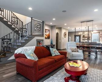 The Wheelhouse on Main - Helena - Living room