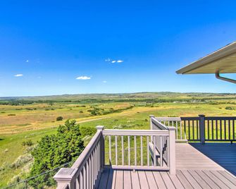 Sunny Big Timber Retreat w/ Spacious Deck! - Big Timber - Balkon