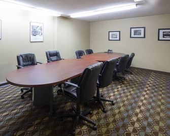 Marietta/Intown Suites Extended Stay Atlanta Ga - Marietta Roswell Rd - Marietta - Makuuhuone