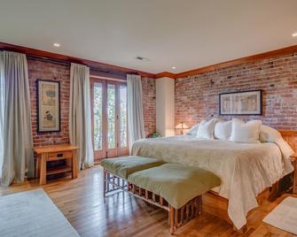 Incredible Luxury Loft In Historic Downtown Mcminnville - McMinnville - Bedroom