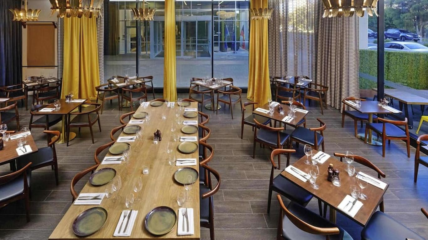 โรงแรมมันตรา ออลบรี