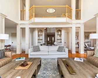 Rhinebrook Estate - 8 Bed/8Bath (Sleeps 20) - Hyde Park - Ruang tamu
