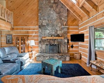 ️ Angels Cabin, Firepit, Pool Table, Lkt Mountain - Chattanooga Dwtn15 Min! - Lookout Mountain - Living room