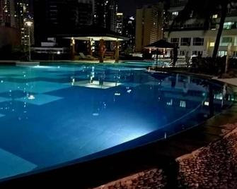 Amora Suites at the Beacon Makati - Manila - Pool