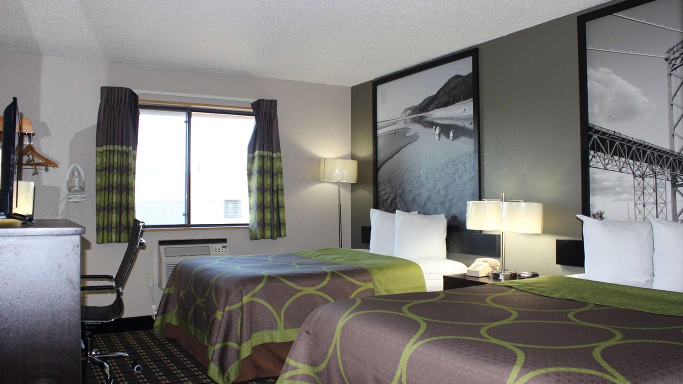 Super 8 by Wyndham Grand Rapids/Wyoming