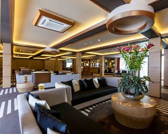 Aquaticum Debrecen Termal & Wellness Hotel - Debrecen - Lounge