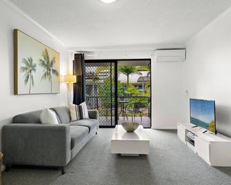 Retreat in ground level 1 bedroom unit, Noosaville - Noosaville - Living room