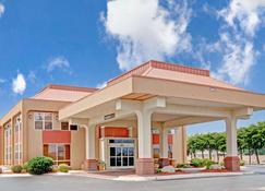 Ramada by Wyndham West Memphis - West Memphis - Gebouw
