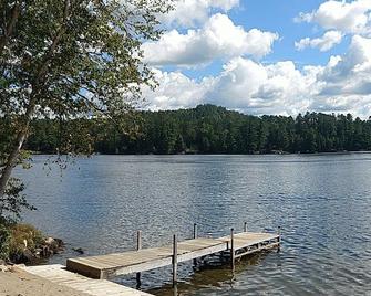 #7 Adirondack@Birchwood Cottages on Loon Lake. Family Friendly Waterfront - Chestertown - Buiten zicht