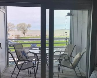 Beautiful views, 2 bdrm, 1 bath condo, sleeps 6, 2nd Floor Unit - Port Clinton - Balkón