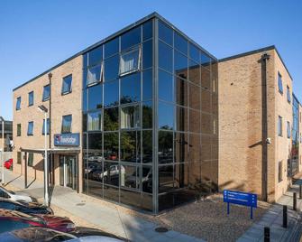 Travelodge Bedford - Bedford - Building