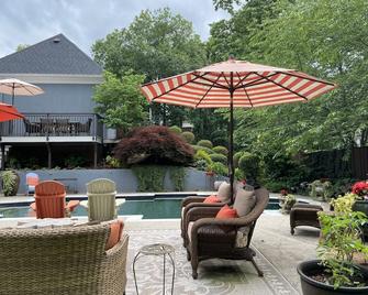 City Oasis with resort ambiance! - Johns Creek - Patio