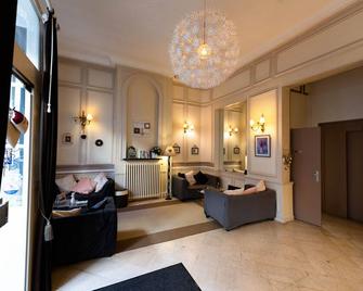 Hôtel Le Lion D'or - Bernay - Sala de estar