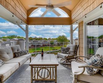New! Makin' Memories At Lake Escape 3 Br Lkn, Elevator, Lake Views, Pool, Tennis - Cornelius - Balcony
