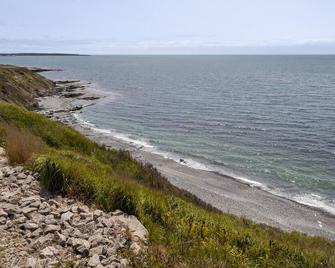 Sunset Bluff House - Stunning Ocean Views - Yarmouth - Beach