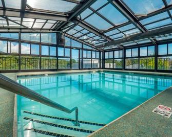 The Breakers Hotel & Suites - רהובות' ביץ' - בריכה