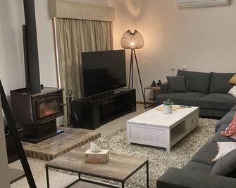 Home in Tawonga South - Tawonga South - Sala de estar