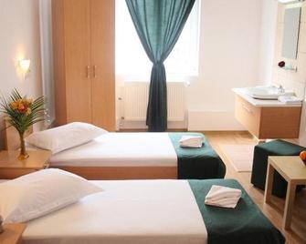 Hotel Sir Gara de Nord - Bucharest - Bedroom
